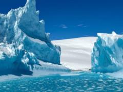 Украинские полярники показали невероятное видео с айсбергами
