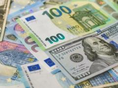 Доллар против евро: что будет с курсом до конца года
