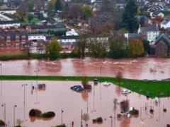 Будинки топило, коли люди спали: сильний шторм накрив Західну Європу, є загиблі та поранені (відео)