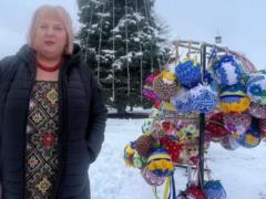 Мастерица со Львовщины: Хочу украсить своими вышитыми шарами главную елку страны