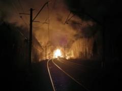 Аж цистени злетіли в повітря: біля Пермі вuбухнув потяг з пальним (відео)