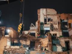 В Тернополе в этом году не будет новогодней елки, а возле разрушенного ракетой дома установят кресты