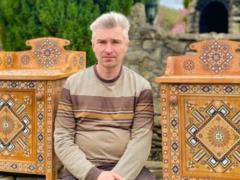 8 тысяч долларов за кровать для экс-президента: как удивляет мастер-инкрустатор из Косовщины