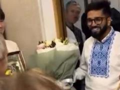 Пользователей соцсетей поразило видео, на котором иностранец на украинском языке признается любимой