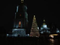 В Киеве засияла главная новогодняя елка страны