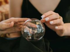 Продаем веру и надежду, дорого: почему растет интерес к оккультизму