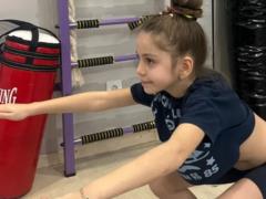 7-летняя Милана Дулогло из Одессы установила рекорд Украины по приседаниям