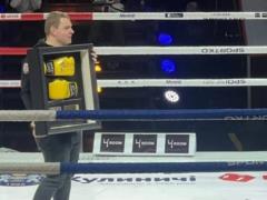 Во Львове продали перчатки Усика за 300 тысяч гривен для восстановления музея Шухевича