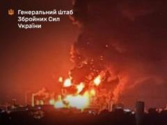 Зіркові війни наж  жирними  цілями у Росії: атаковано НПЗ, бурову установку і не лише (відео)