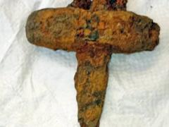 В Житомирской области отец с дочерью случайно нашли уникальный меч времен Киевской Руси