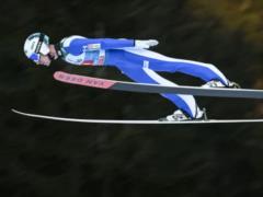 Олимпийского прыгуна дисквалифицировали на Турне четырех трамплинов из-за короткого костюма