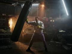 Тренировку Усика на разрушенной ТЭС назвали одной из лучших фотографий 2025 года