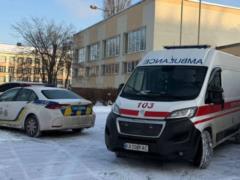 Кабмин запретил в школах нунчаки, энергетики и дрели: весь список и исключения