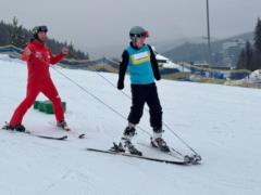 Впервые в Украине - ветеран Николай Шот, потерявший на войне четыре конечности, стал на лыжи