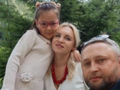 Няня, удочерившая брошенного китайского младенца: До сих пор не верю, что я – мама