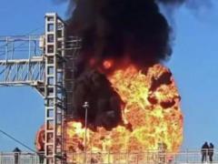 У Тамбовській області палають 30 вагонів з паливом: відео гігантського вогняного гриба