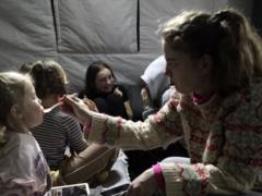 Мама может выдержать все: истории женщин с маленькими детьми о жизни без света и тепла