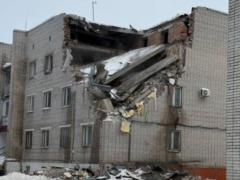 Розчавило бетонною плитою: у РФ сталась бавовна у будівлі військової комендатури, є 200-ті (відео)