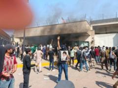 У Пакистані протестувальники штурмували консульство США, підпалили офіс ООН, є загиблі (відео)