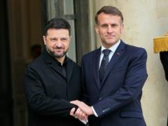 Зеленский прибыл в Париж для переговоров с Макроном