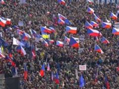 У Чехії масштабні протести проти чинної влади: у Празі на вулиці вийшло майже пів мільйона людей (відео)