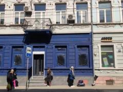 В Тернополе магазин одежды покрасил памятник архитектуры в синий цвет