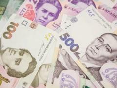 Перерасчет пенсий, выплата 1500 грн и обновленные больничные: что ждет украинцев в апреле