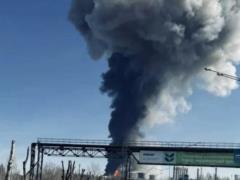  Горить усе : у російському Татарстані вибухнув завод із виробництва каучуку (відео)