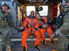 Екіпаж  Артеміди II  повернувся на Землю після історичного польоту до Місяця (відео)