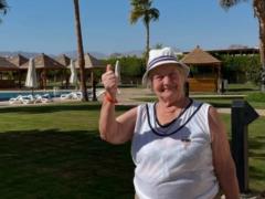 Вместо сумки «на смерть» собрала чемодан в Египет: пани Ольга в 85 лет впервые села в самолет