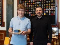 Зеленский встретился с 17-летним чемпионом Европы по шахматам Романом Дегтяревым