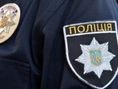 В Одессе уволили полицейскую после зажигательного танца на крыше автомобиля