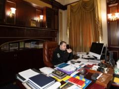 На столе Буданова заметили красный блокнот с интересной надписью