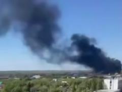 В Оренбурзі раптово вибухнула ТЕЦ, але в МНС РФ горить склад із лакофарбовими виробами (відео)