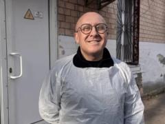 Мечтал быть акробатом: фельдшер из Житомира готовит тела к погребению и тренируется на пилоне
