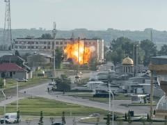  Вітання Кадирову : Грозний сколихнули вибухи, добрі дрони гатять по військових об’єктах Чечні (відео)