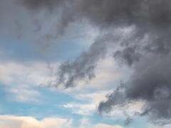 Солнечной погоды придется подождать - в среду в Украине прогнозируют дожди, грозы и шквальный ветер