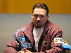 Усик встретился с ветеранами-энергетиками ДТЭК в преддверии боя в Каире
