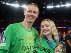 Жена российского игрока ПСЖ Сафонова опровергла, что сделала флаг России из пакетов