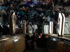 Метро не кемпинг: вправе ли власти запретить палатки во время ночных тревог
