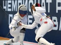 Фехтовальщикам из России и Беларуси разрешили соревноваться под своими флагами уже в июле на ЧМ