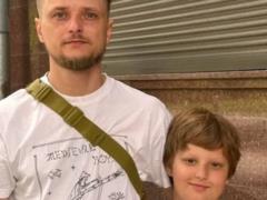 Не стригся 109 дней – 9-летний Иван ждал папу с «нуля», чтобы пойти с ним в барбершоп