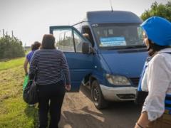 Эвакуация из зоны войны: куда везут людей, и кто им помогает