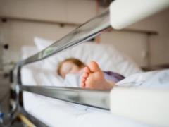В Хмельницком медики спасли годовалого малыша, упавшего с шестого этажа