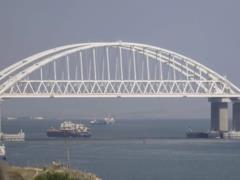 Тысячи автомобилей застряли в очередях на Керченском мосту на выезд из Крыма