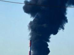 ЗСУ уразили один із найбільших НПЗ  Лукойлу  в РФ (відео)
