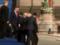 Юнкера на дрожащих ногах на саммите НАТО подхватил Порошенко: видео